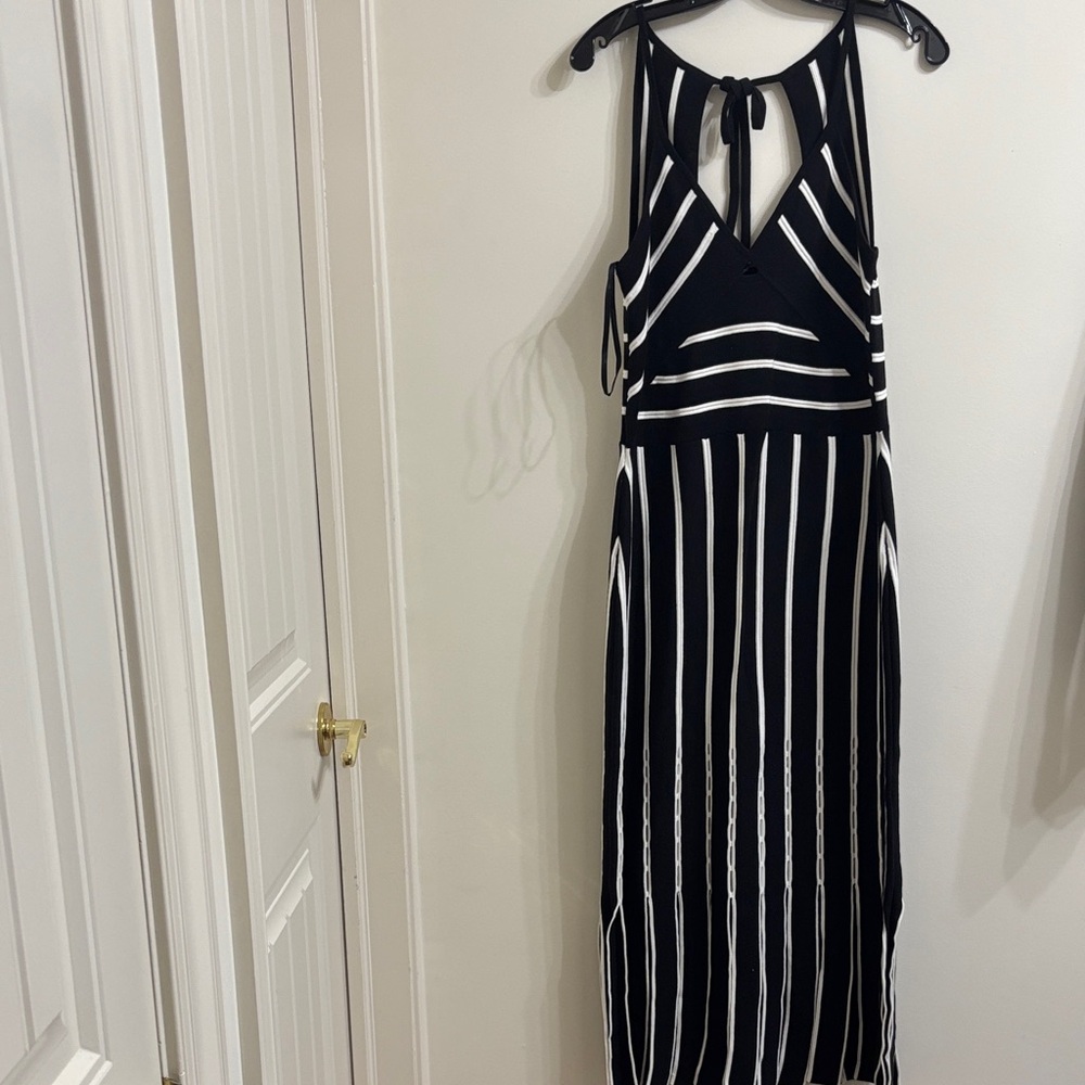 White House Black Market Backless Black and White Dress